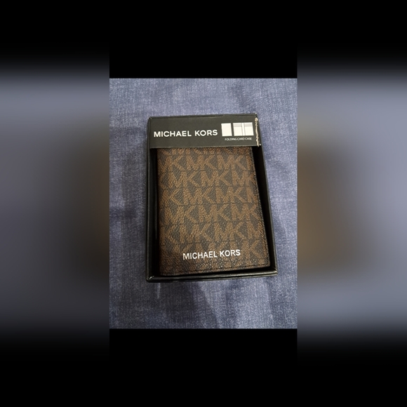 Michael Kors Signature Brown Key & Card Holder - Picture 1 of 2